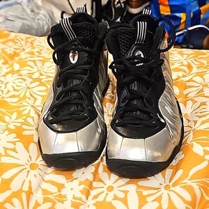 Silver foamposite size 5y